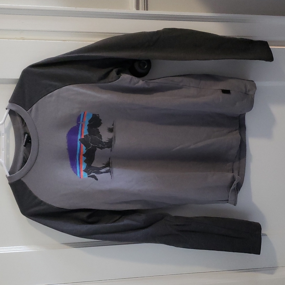 Two-Tone Grey Patagonia Graphic Long Sleeve